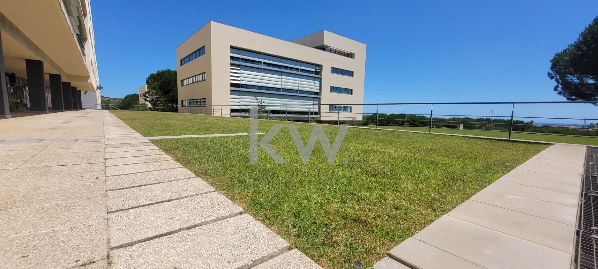 Loja com 100 m para Arrendamento | Taguspark  Oeiras