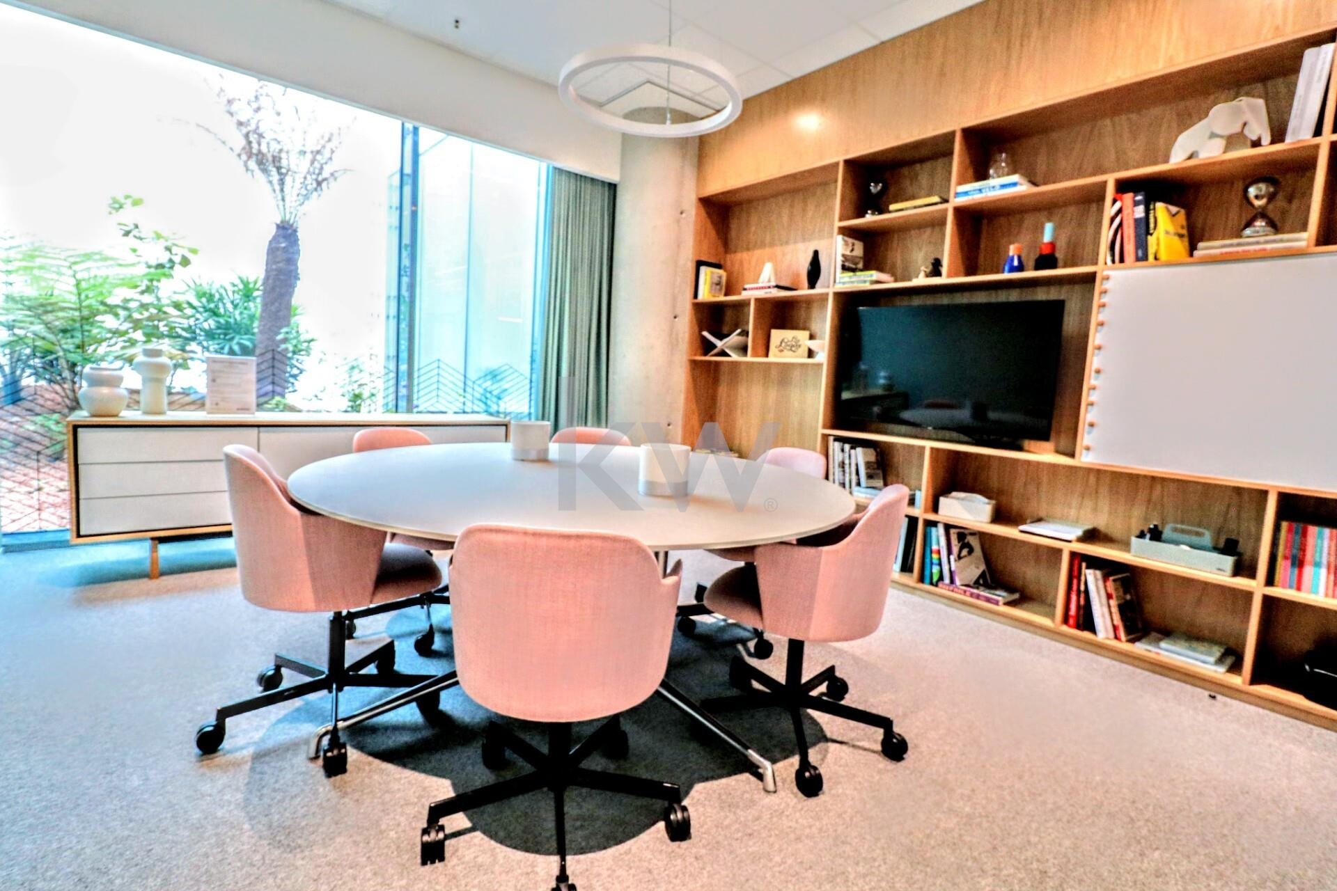 Escritrio de excelncia com 23 m2 para 5 a 6 pessoas no Centro do Parque das Naes, LISBOA