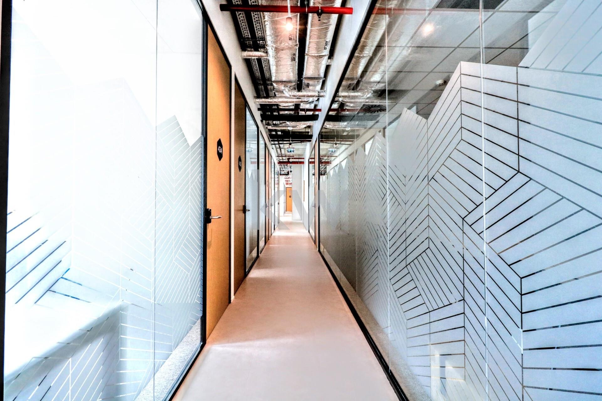 Escritrio de excelncia com 23 m2 para 5 a 6 pessoas no Centro do Parque das Naes, LISBOA