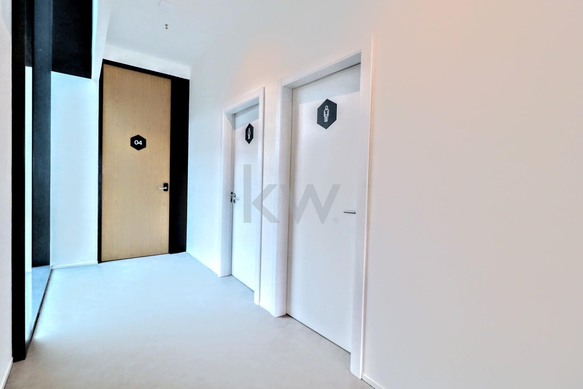 Escritrio de excelncia com 23 m2 para 5 a 6 pessoas no Centro do Parque das Naes, LISBOA