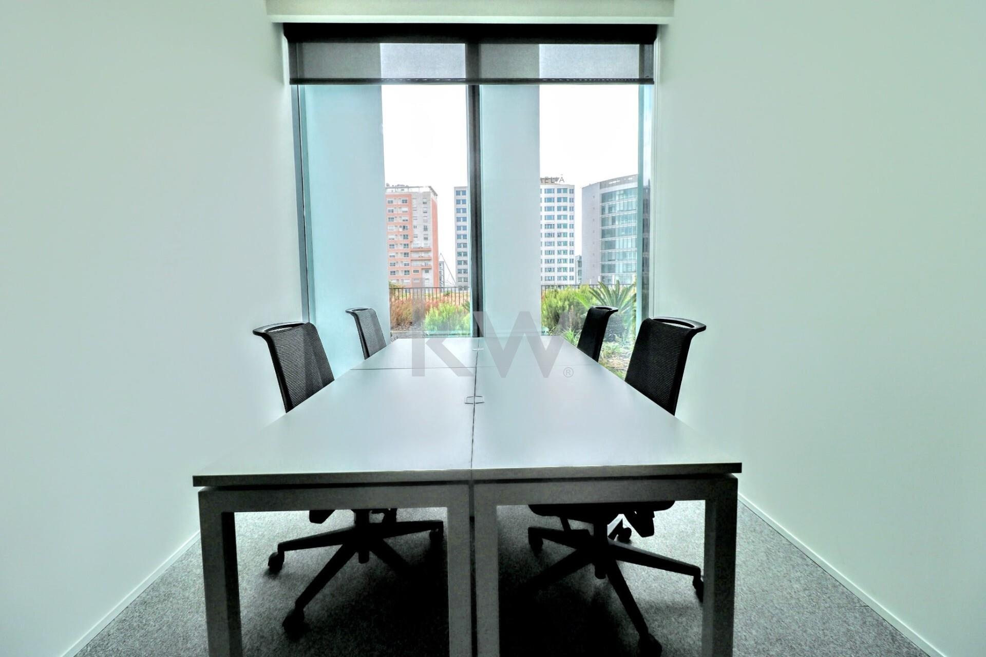 Escritrio de excelncia com 23 m2 para 5 a 6 pessoas no Centro do Parque das Naes, LISBOA