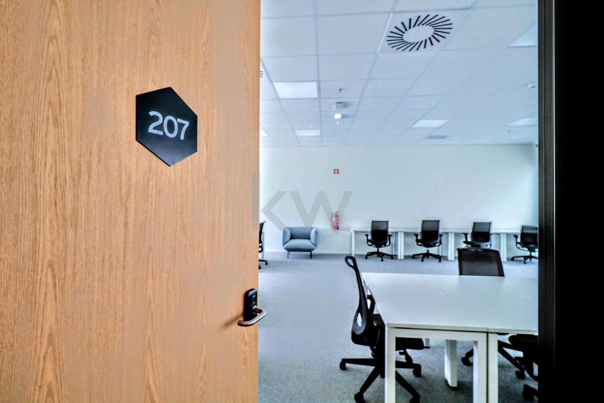 Escritrio de excelncia com 23 m2 para 5 a 6 pessoas no Centro do Parque das Naes, LISBOA