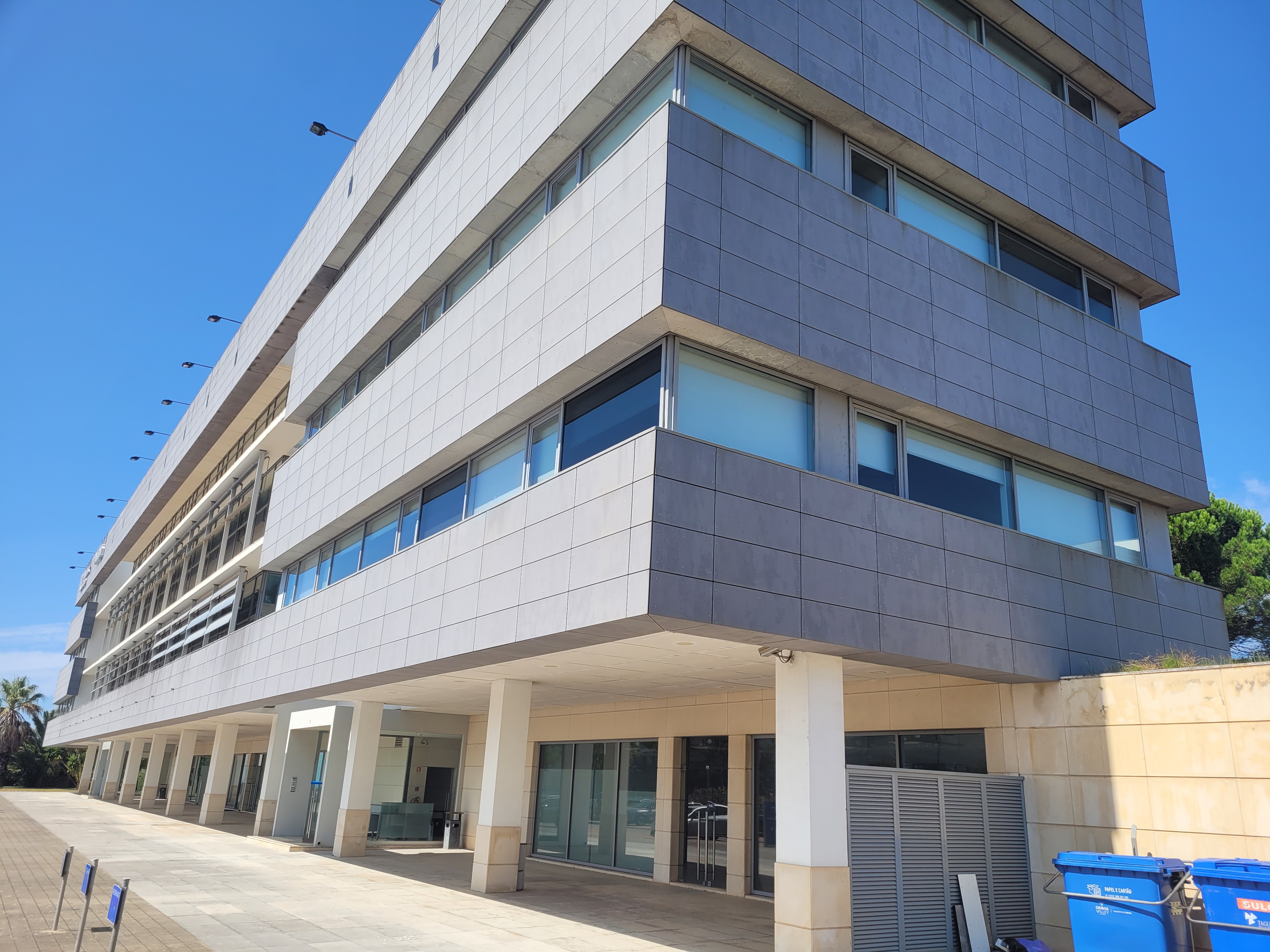 Loja Exclusiva com mais de 250 m2 no Taguspark - Uma Oportunidade Única para Empresas Exigentes