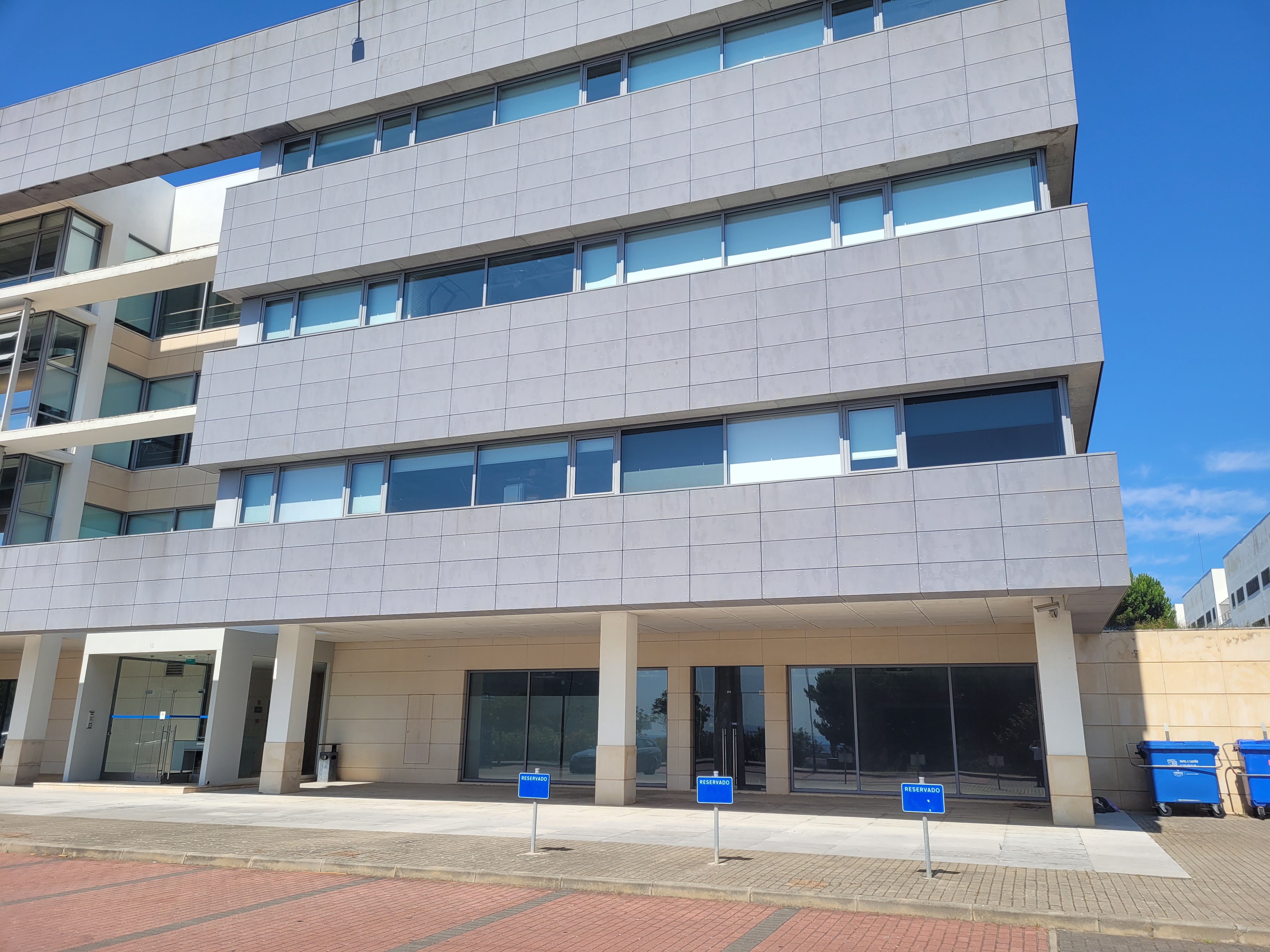 Loja Exclusiva com mais de 250 m2 no Taguspark - Uma Oportunidade nica para Empresas Exigentes