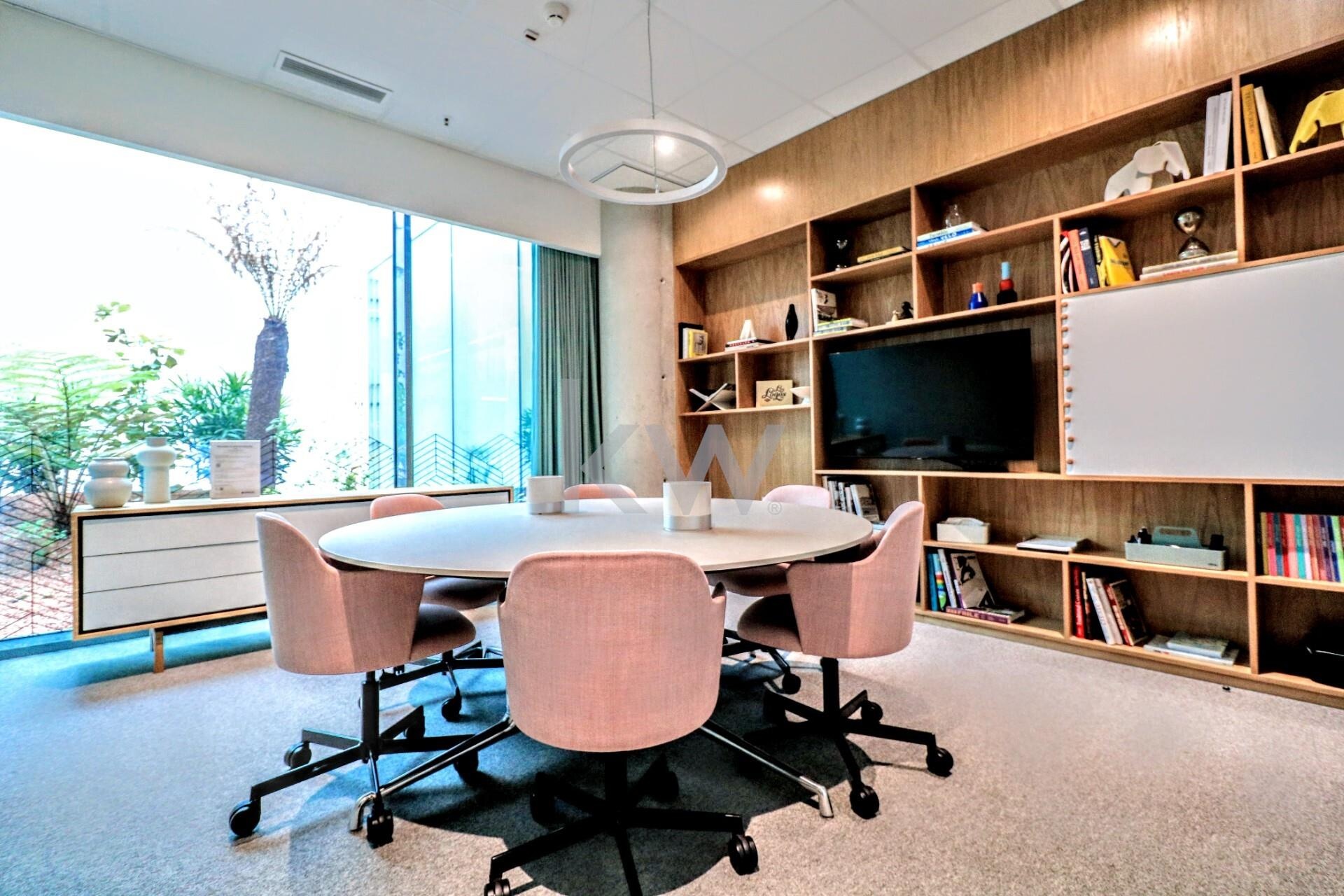Escritrio de Extraordinrio para 4 a 6 pessoas no Centro do Parque das Naes