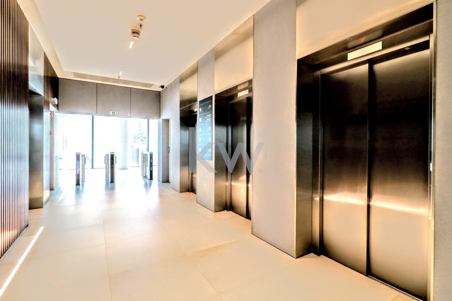 Escritrio de Extraordinrio para 4 a 6 pessoas no Centro do Parque das Naes