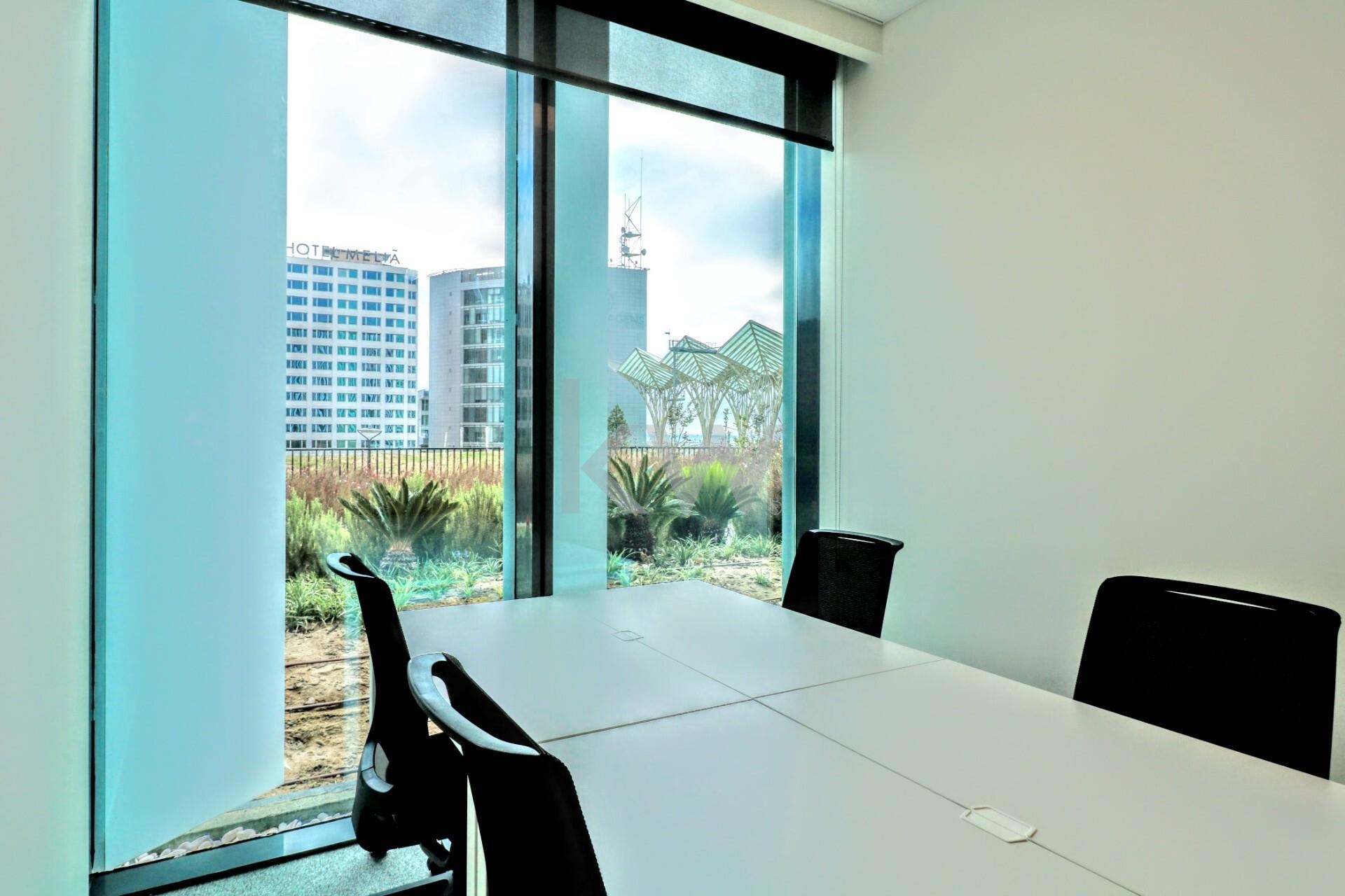 Escritrio de Extraordinrio para 4 a 6 pessoas no Centro do Parque das Naes