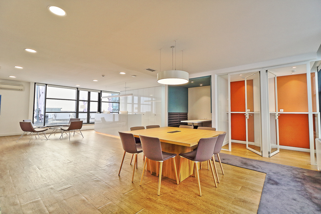 Escritório Prime de 12 pessoas para Arrenda em plena Avenida da Liberdade Descrição