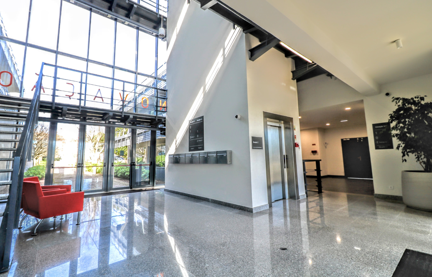 Escritrio Inovao com 447 m2 no TAGUSPARK