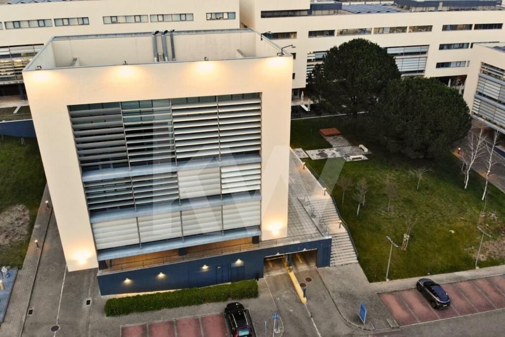 Edifício de Escritórios Qualidade com 1900 m2 no Tagus Park