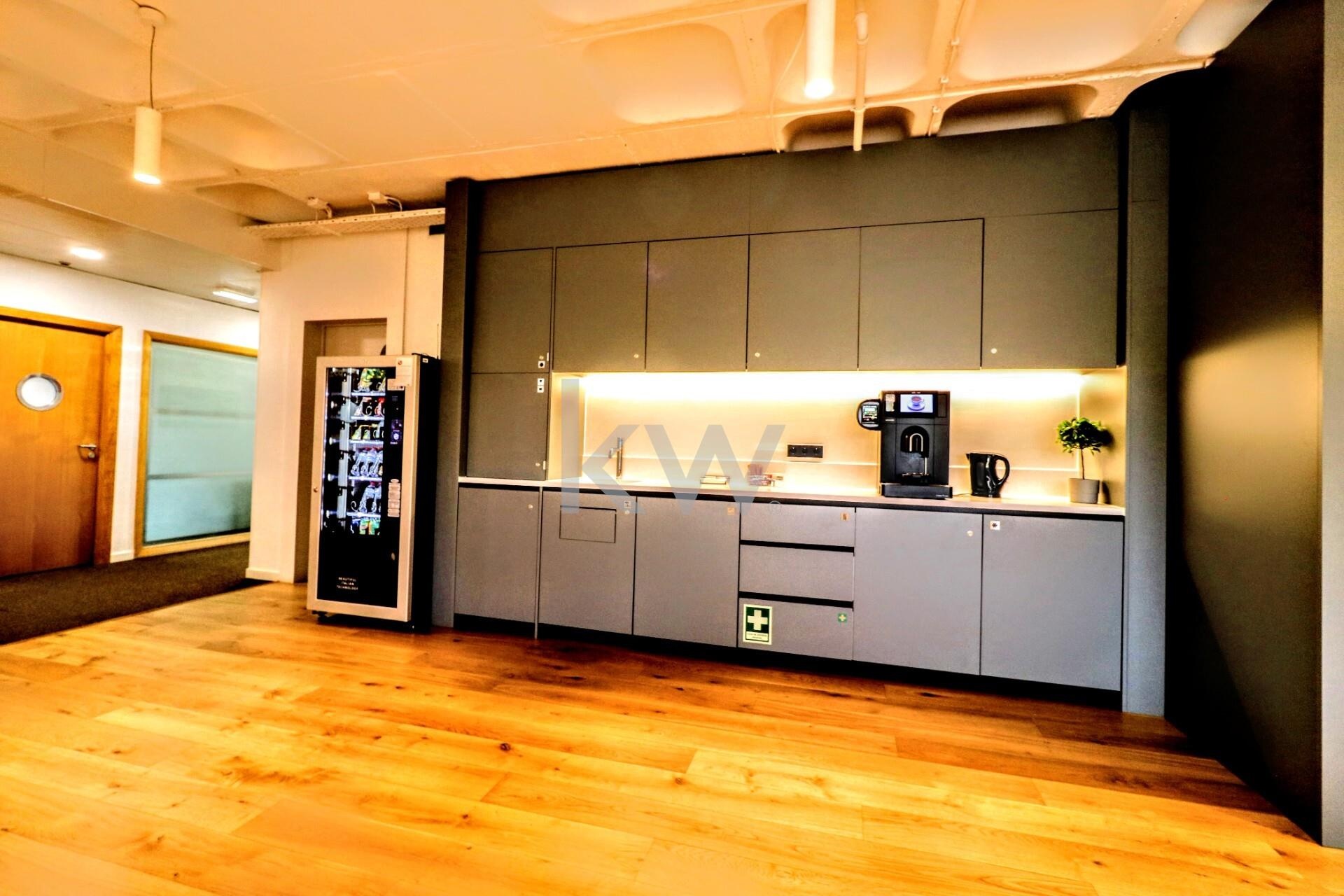 Escritrios para 5 a 6 pessoas nas Torres de Lisboa