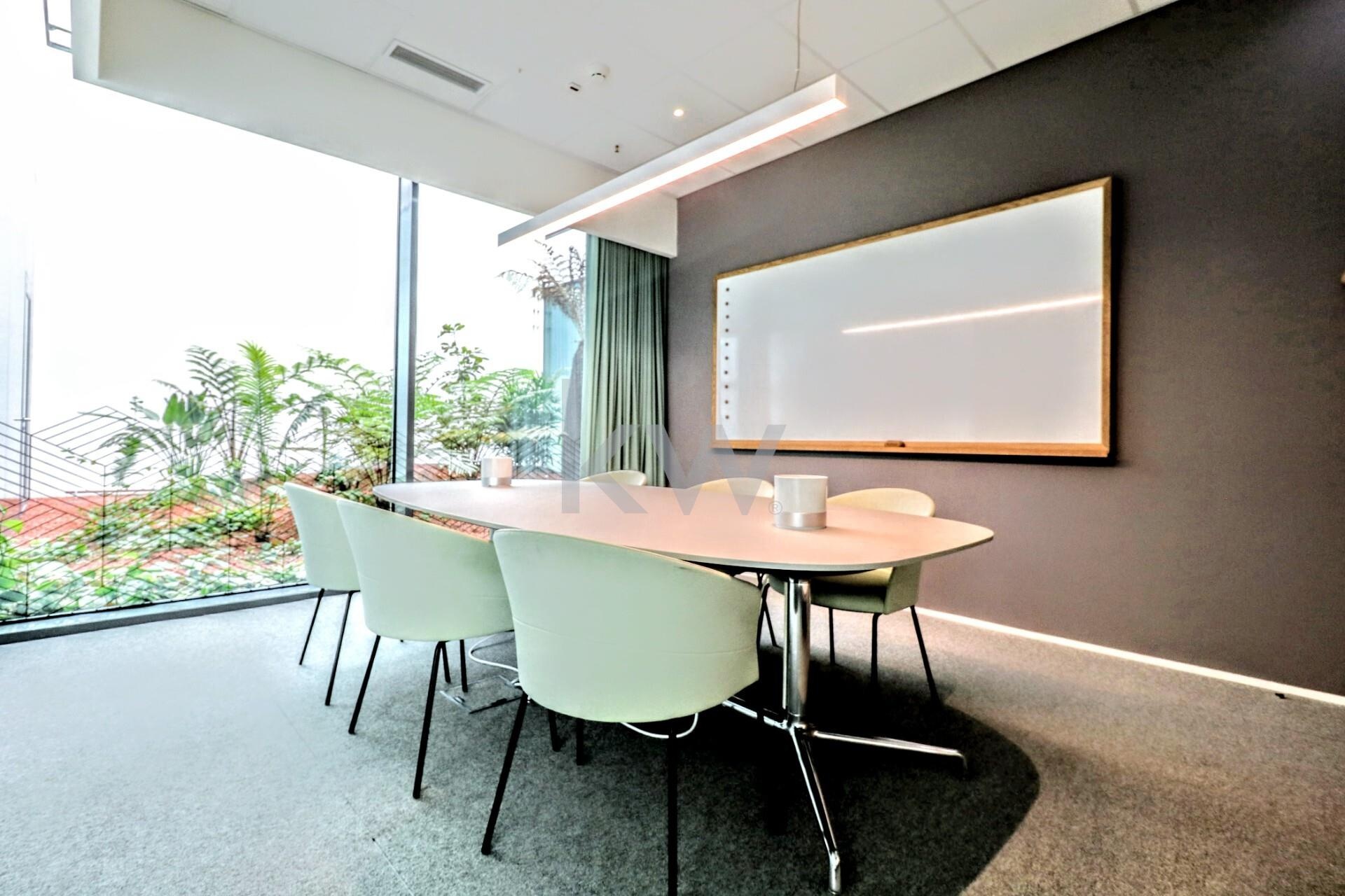 Escritrio de excelncia para 6 a 9 pessoas no Centro do Parque das Naes