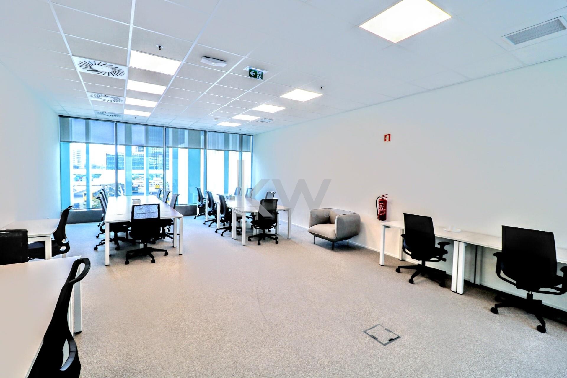 Escritrio de excelncia para 6 a 9 pessoas no Centro do Parque das Naes