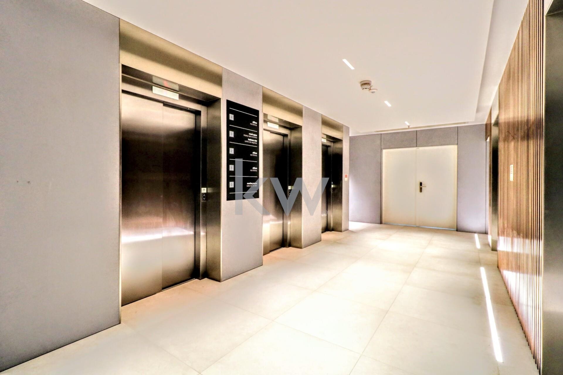 Escritrio de excelncia para 6 a 9 pessoas no Centro do Parque das Naes