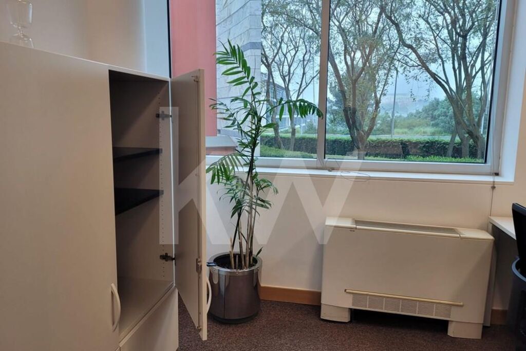 Escritrio de 18,2 m2 na Quinta da Fonte com todas as Solues para o Sucesso da Sua Empresa