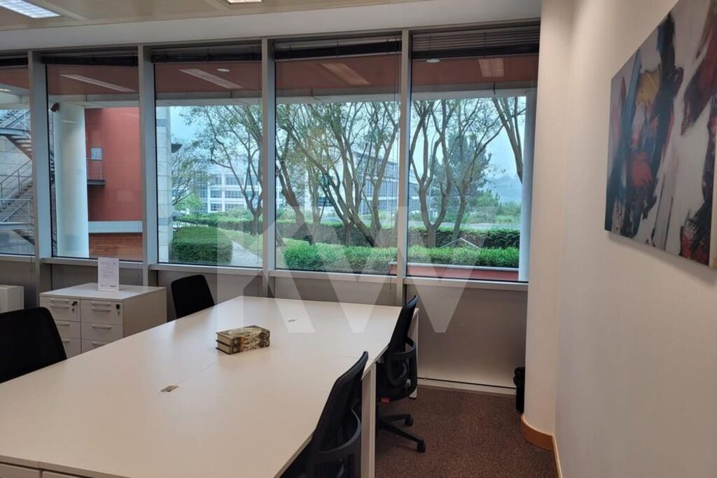 Escritrio de 18,2 m2 na Quinta da Fonte com todas as Solues para o Sucesso da Sua Empresa