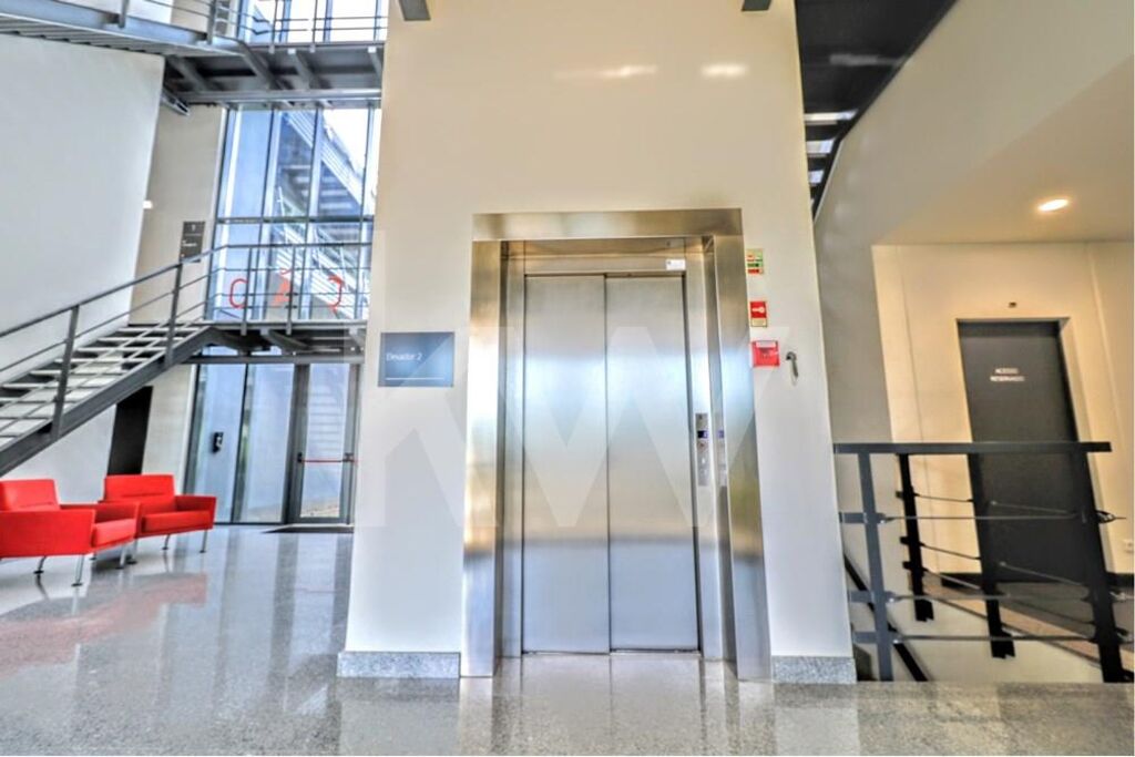 Escritrio Inovao 1970 m2 no TAGUS PARK