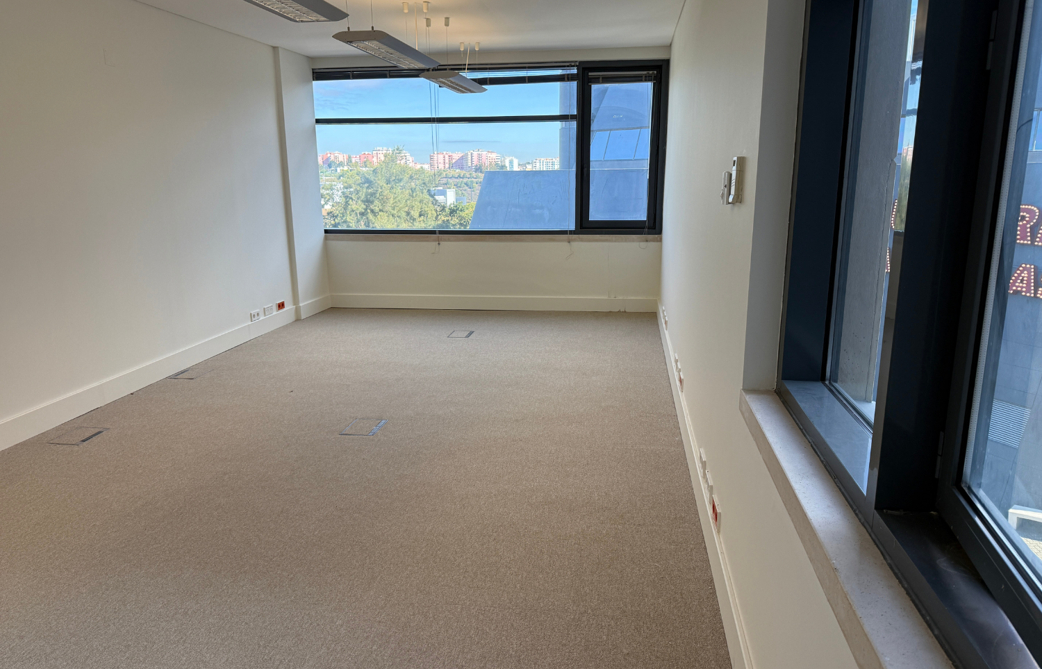 Escritrio de 32 m  Ncleo Central do Taguspark