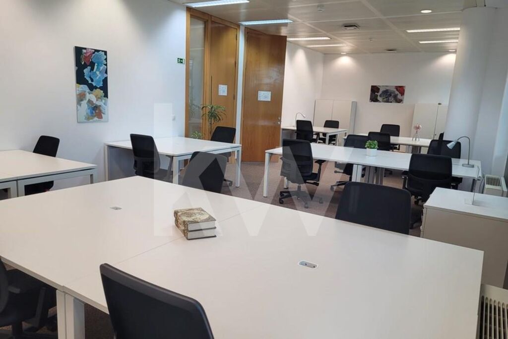 Escritrio com 36 m2 na Quinta da Fonte com todas as solues para o sucesso da sua empresa