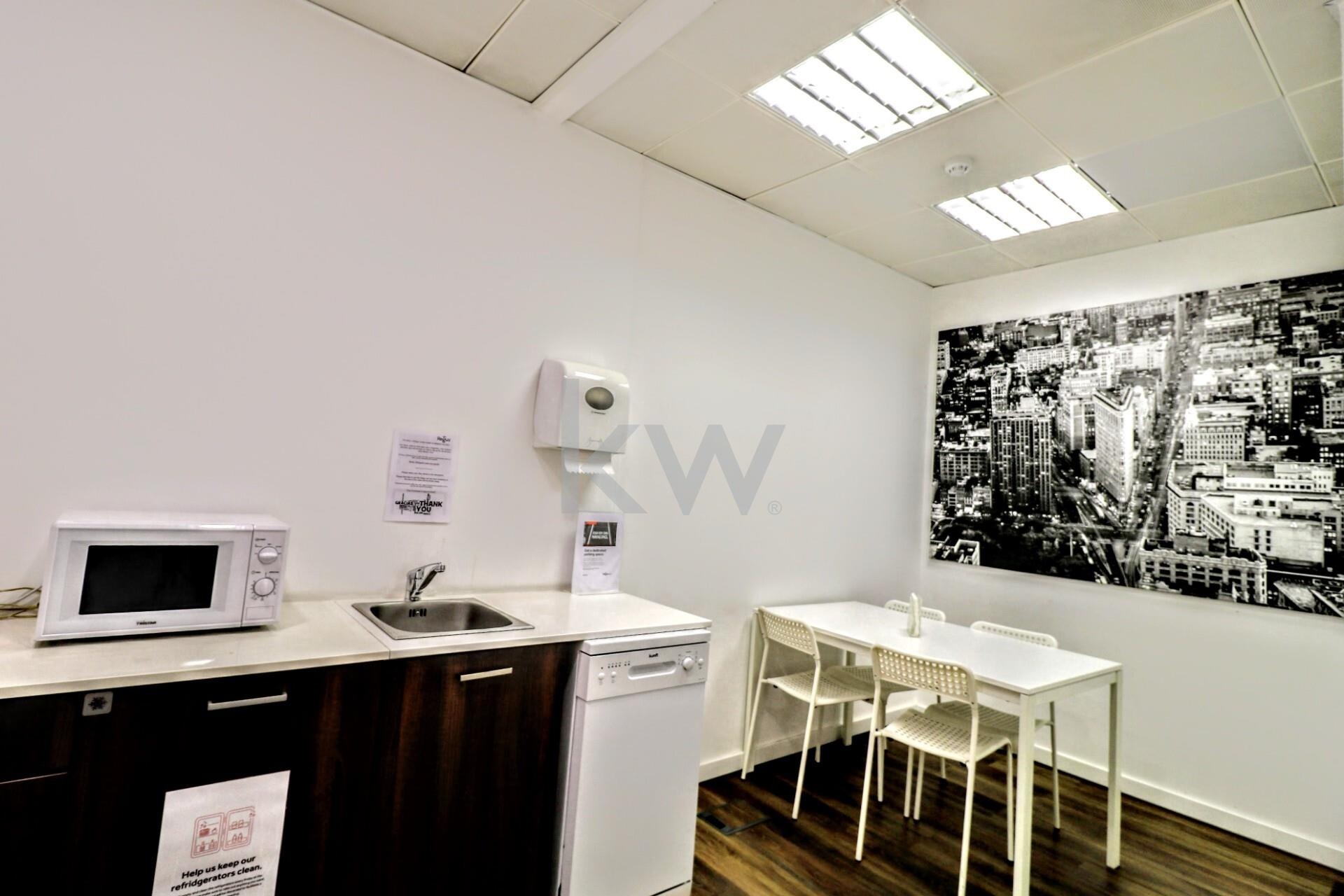 Escritrio para 4 a 6 pessoas nas Torres de Lisboa