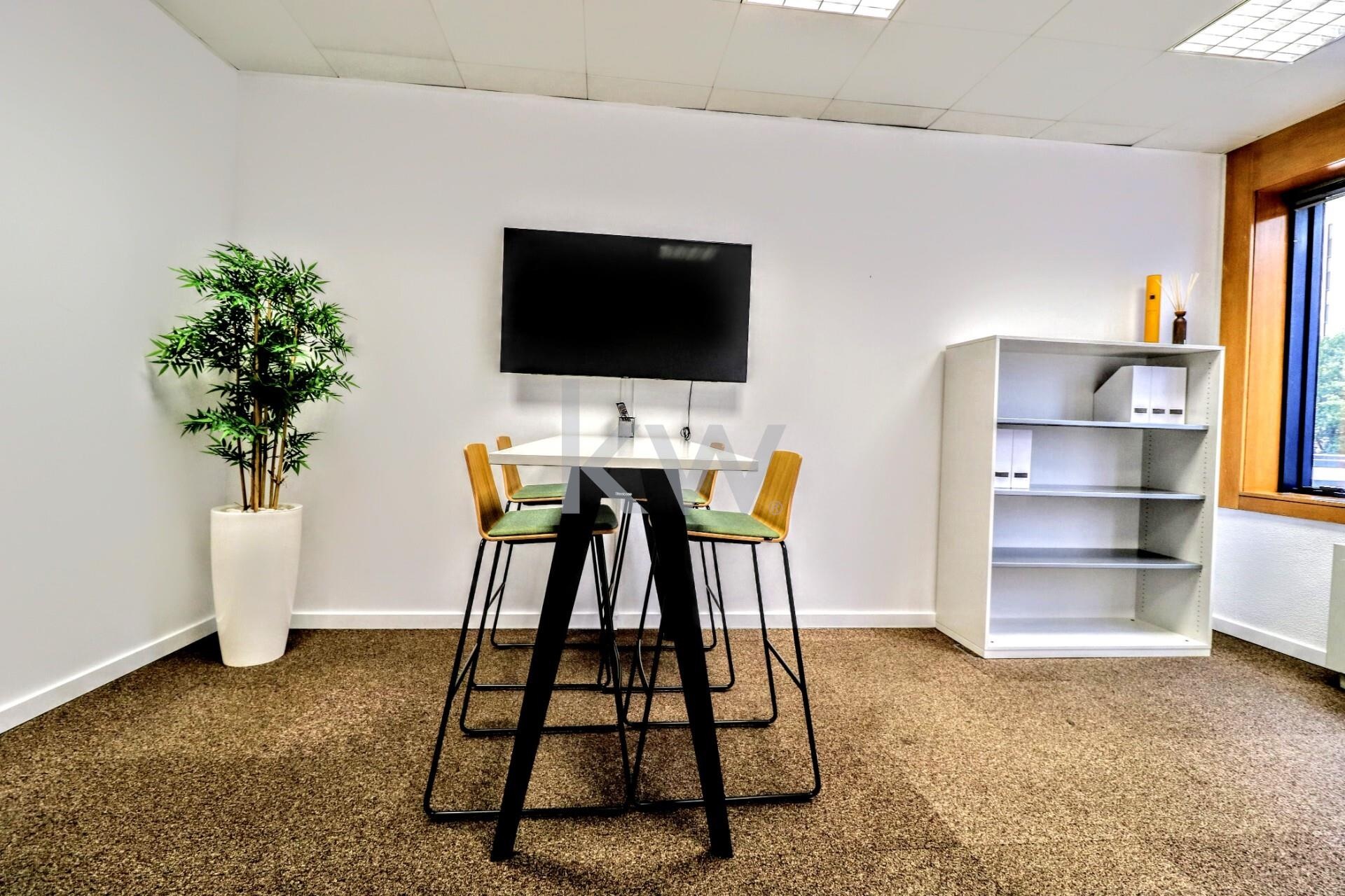 Escritrio para 4 a 6 pessoas nas Torres de Lisboa