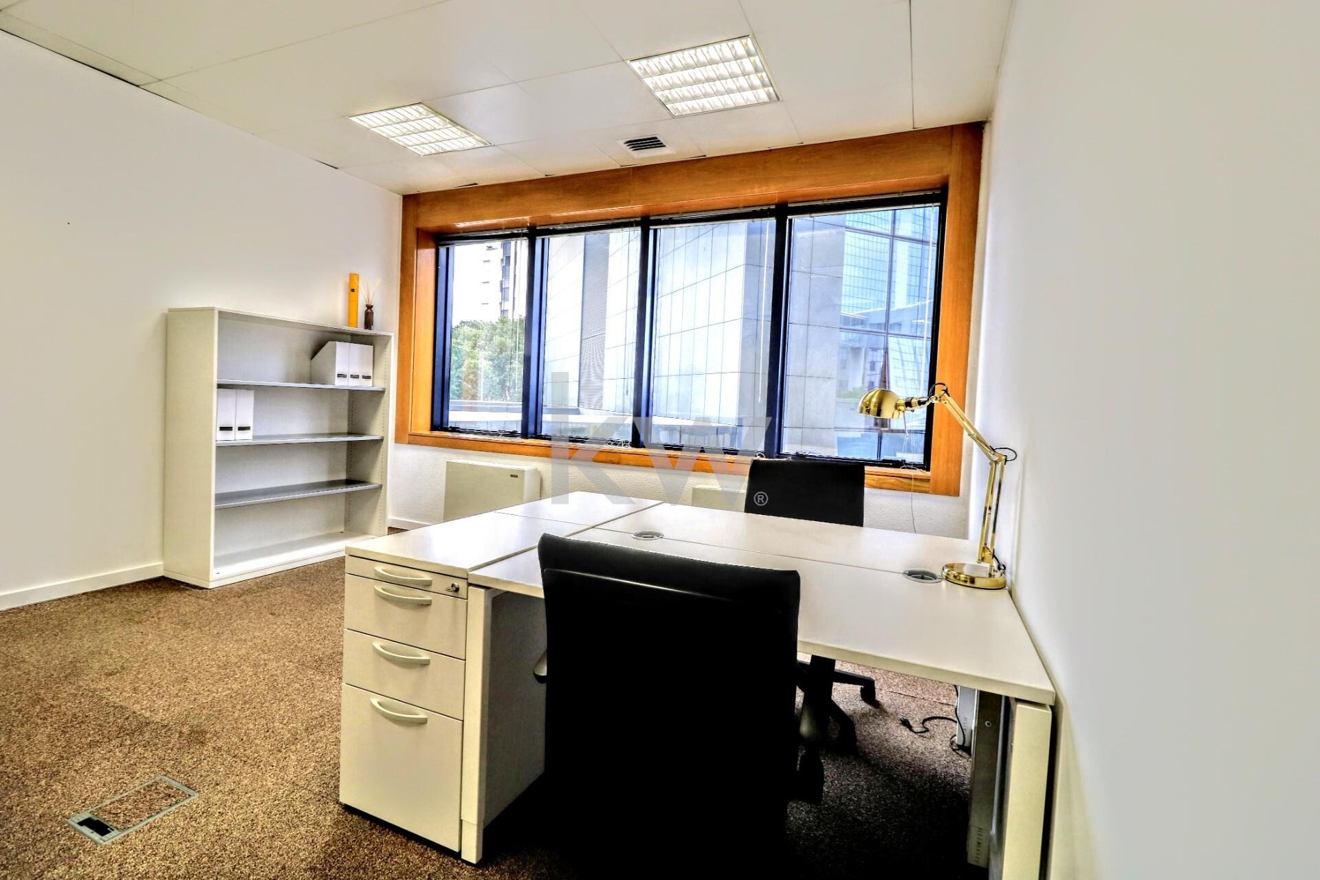 Escritrio para 4 a 6 pessoas nas Torres de Lisboa