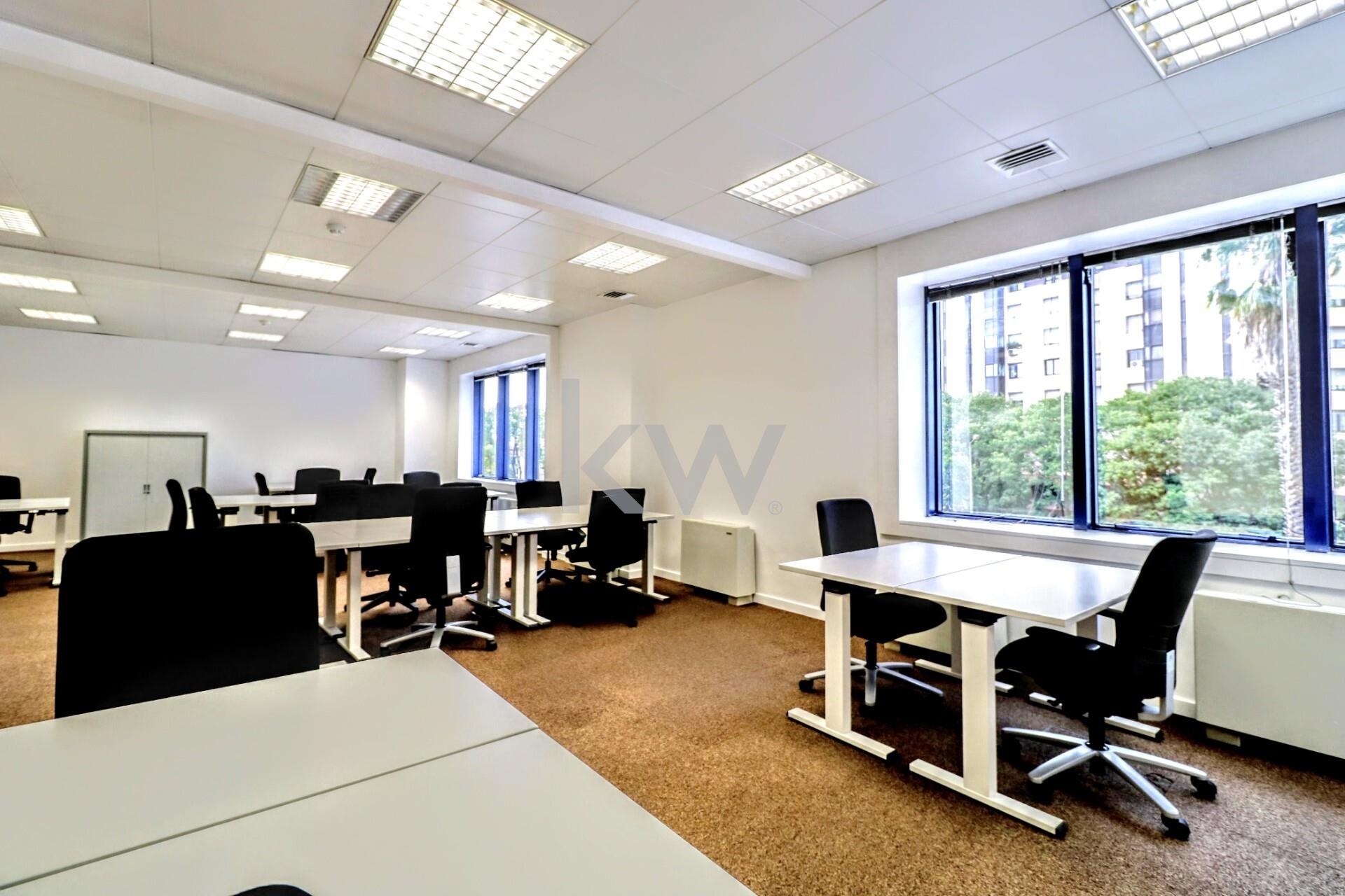 Escritrio para 4 a 6 pessoas nas Torres de Lisboa