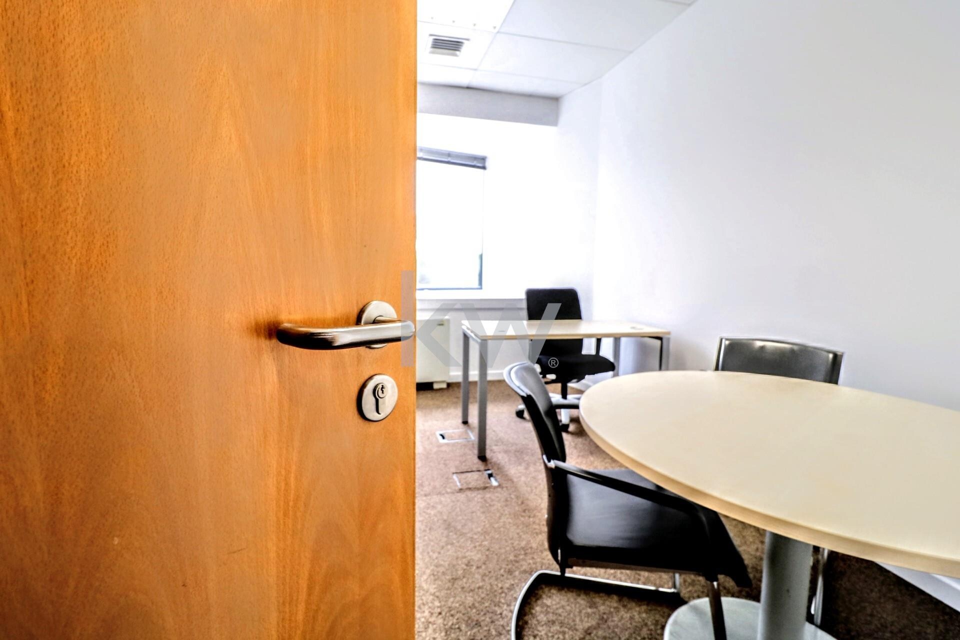 Escritório para 4 a 6 pessoas nas Torres de Lisboa