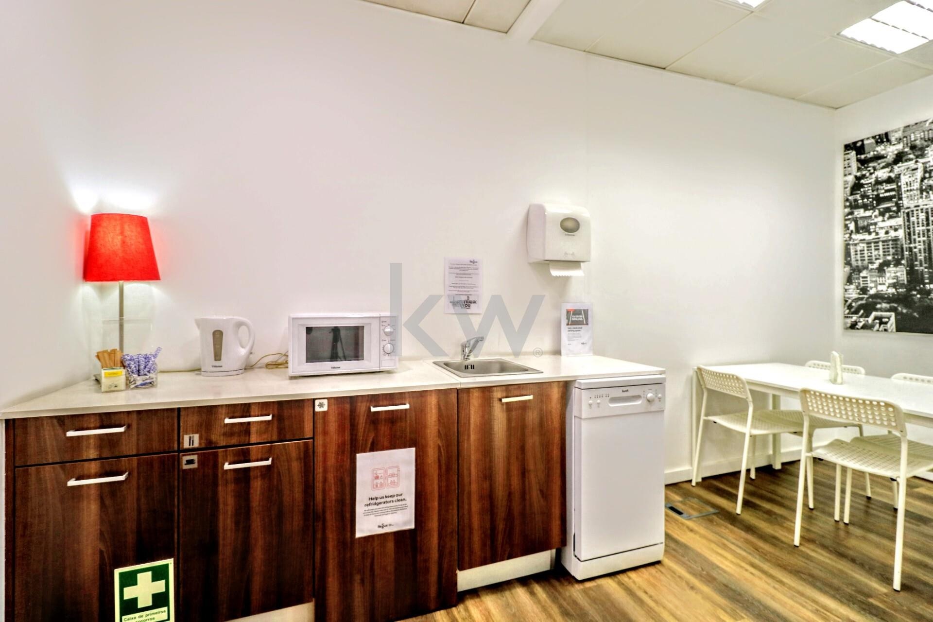 Escritrio para 4 a 6 pessoas nas Torres de Lisboa