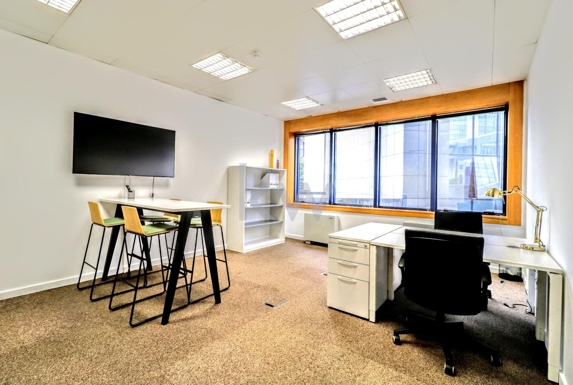 Escritrio para 4 a 6 pessoas nas Torres de Lisboa