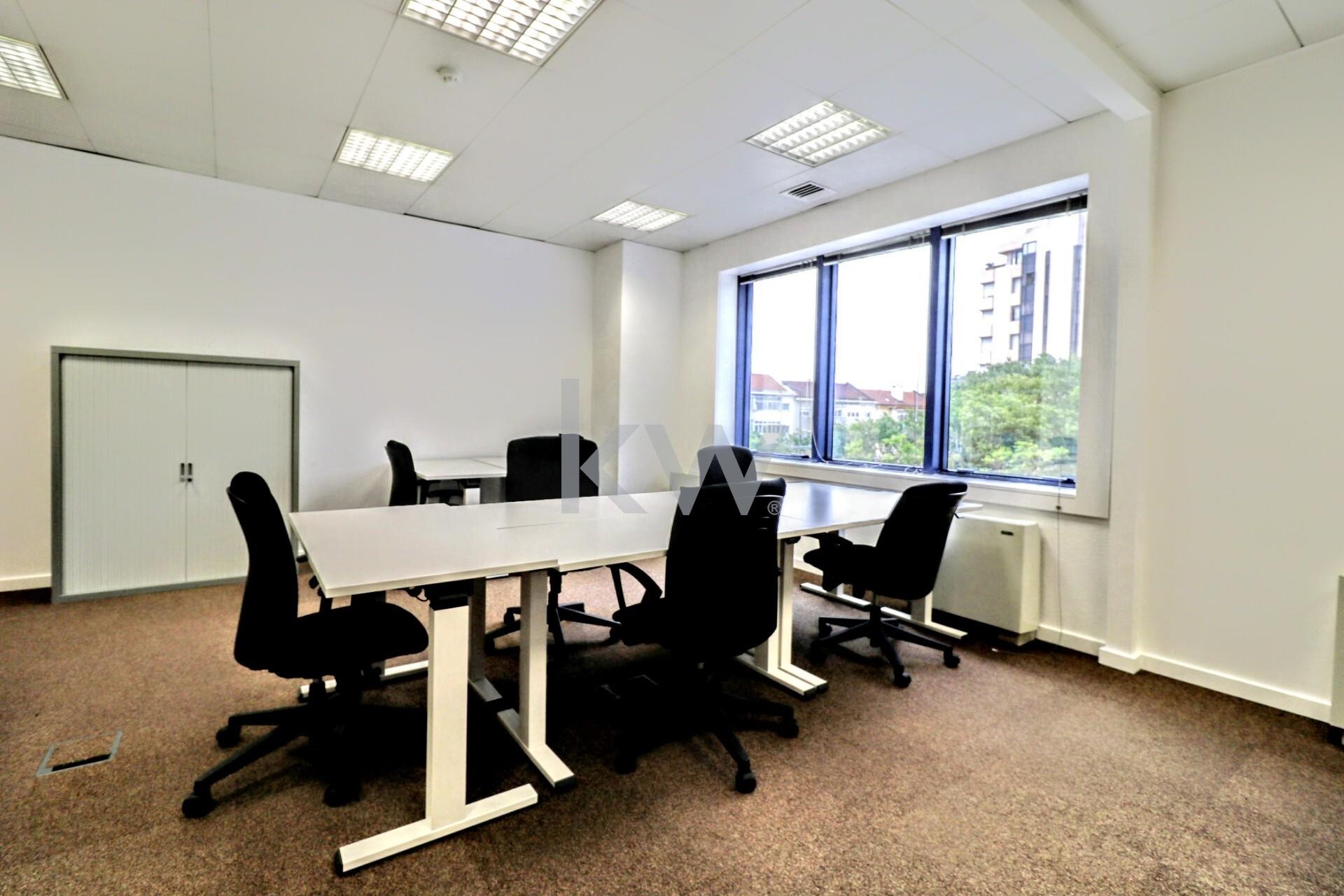 Escritrio para 4 a 6 pessoas nas Torres de Lisboa